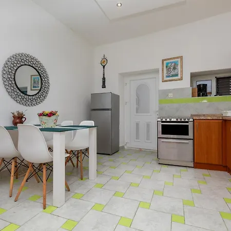 Apartamento By The Sea Igrane, Makarska - 23620 *